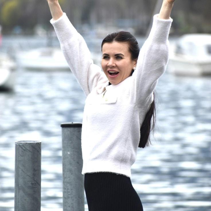 Samir Rao, Client Engagement Director, discussing corporate gifting strategy with business clients